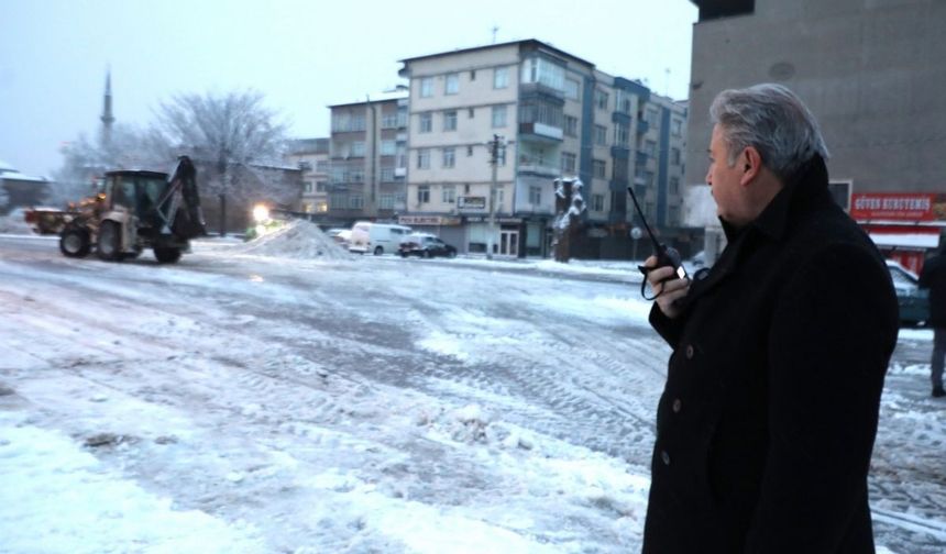 Palancıoğlu karda sahaya indi: Melikgazi’de gece boyu seferberlik