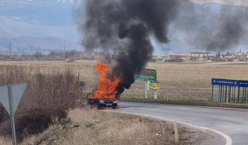 Kayseri’de seyir halindeki otomobil alevlere teslim oldu
