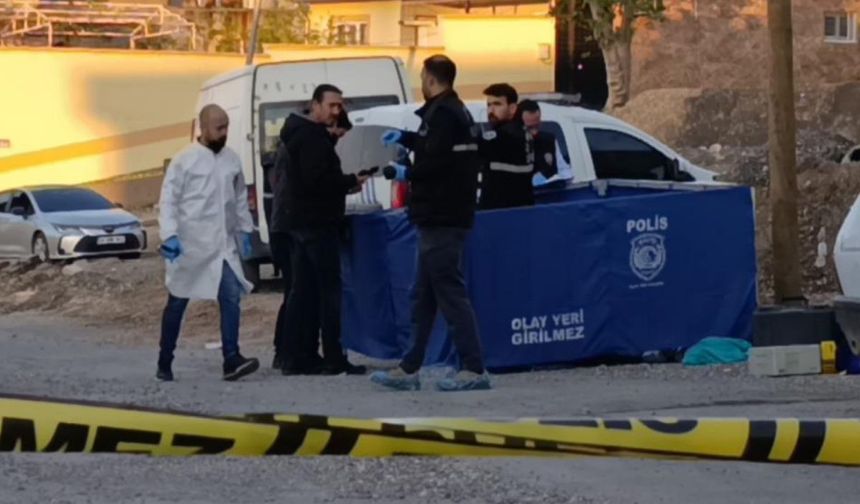 Sokak ortasında kanlı infaz! Arkadaşını pompalı tüfekle öldürdü