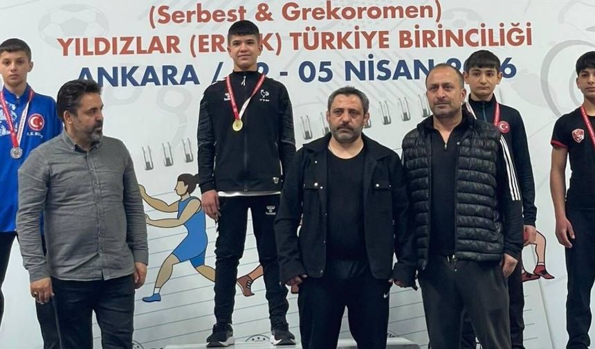 Kayserili Güreşçiler zirveye oturdu