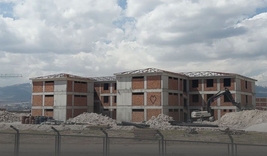 Niğde'de cezaevi inşaatından düştü!