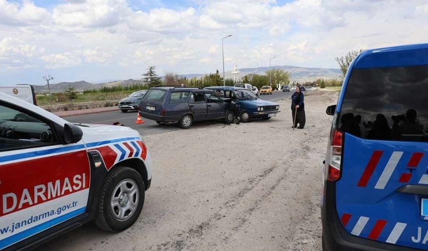 Kayserililer Nevşehir’de kaza yaptı: 4 yaralı