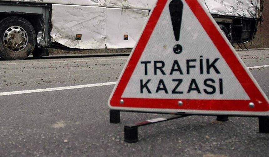 Park halindeki tıra çarpan sürücü hayatını kaybetti