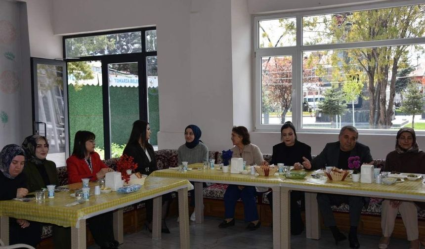 Kayserili belediye başkanı annelerle buluştu: Şefkatin en güzel örneği!