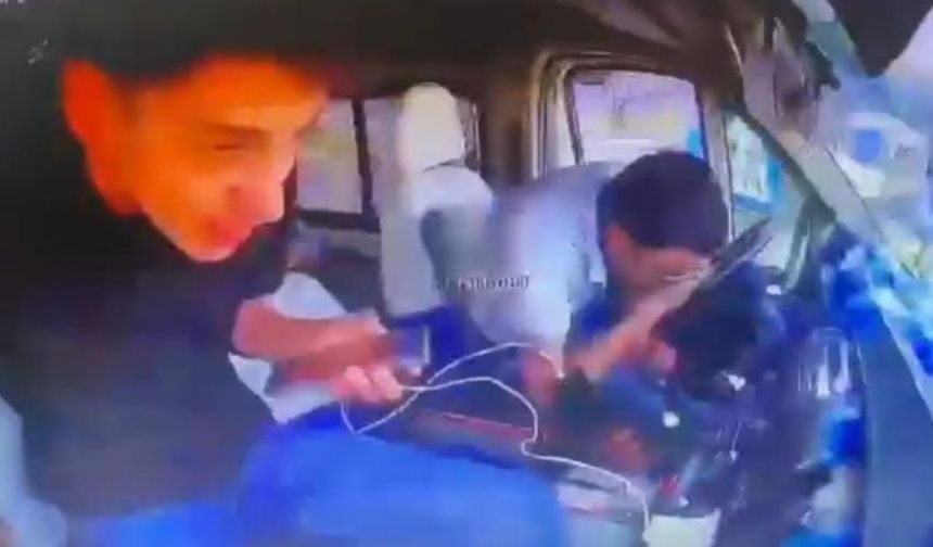 Adana’da direksiyonda uyuyan dolmuş sürücüsü duvara çarptı: 7 yaralı!