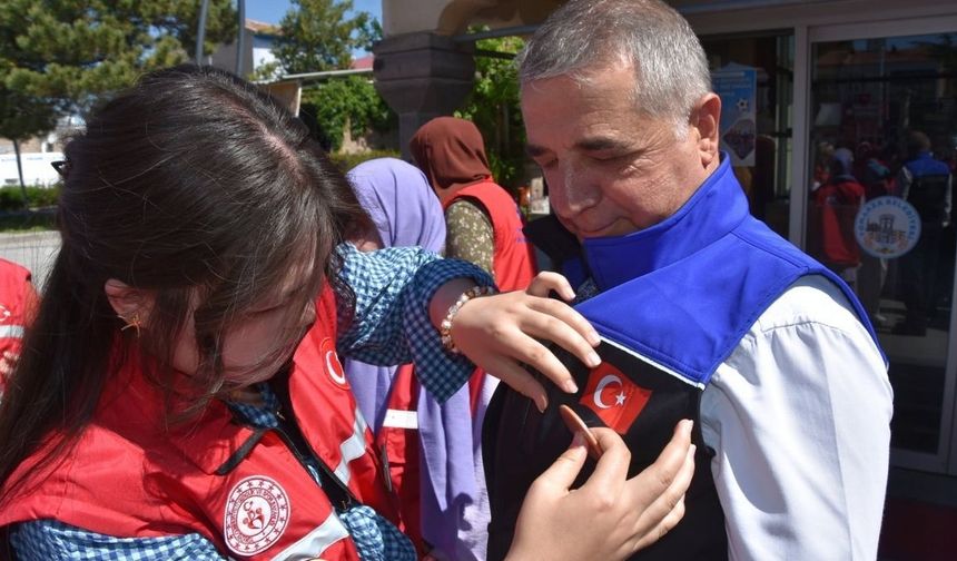 Kayserili Belediye Başkanına dikkat çeken rozet!