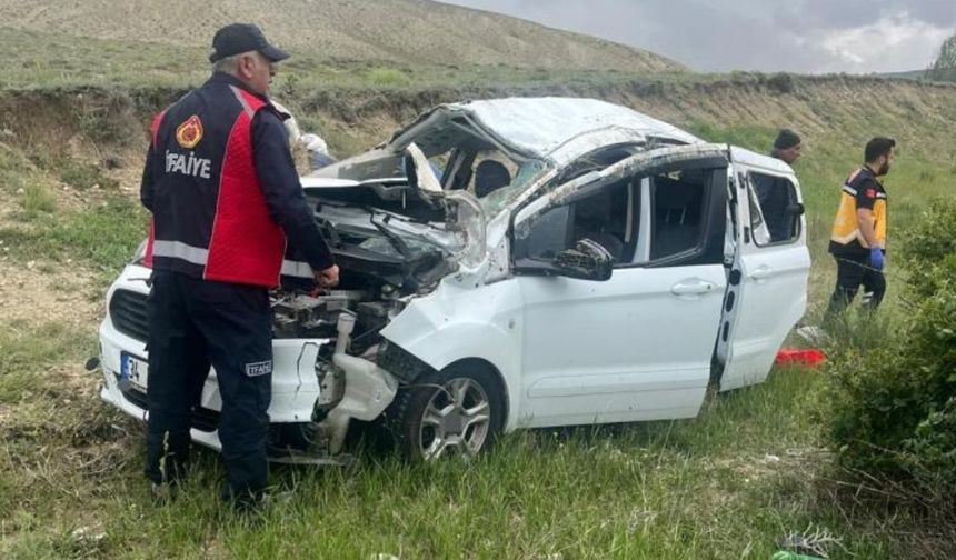 Sivas’ta otomobil takla attı: 5 yaralı!