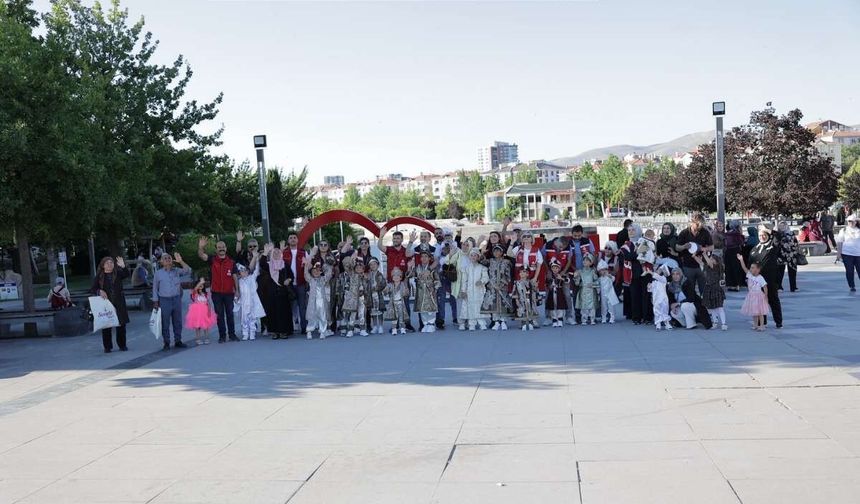 Kırşehir’de,Kayseri Vakıflar Bölge Müdürlüğü'nden 24 çocuğa sünnet şöleni