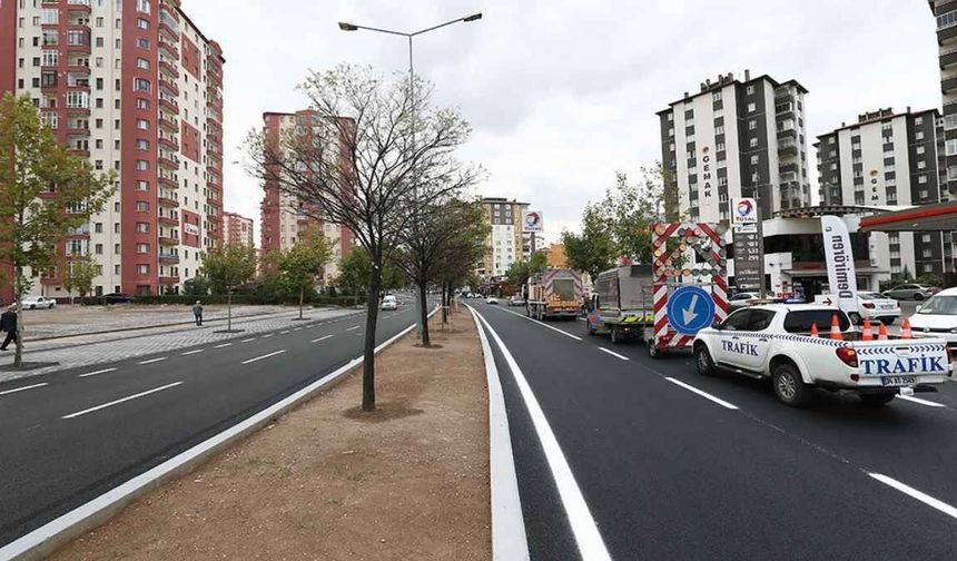 Talas'ın işlek caddesi trafiğe kapatıldı!