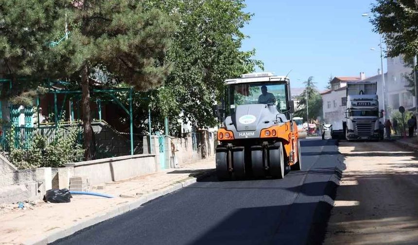 Develi’de Tekir Caddesi’nde sıcak asfalt çalışması başladı!