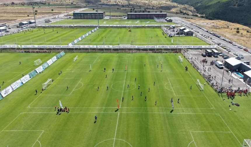 Geleceğin yıldızları Erciyes’te sahaya çıkıyor