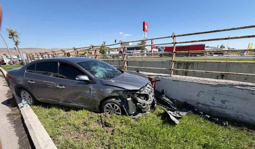 Kayseri Şehir Hastanesi yolunda kaza: 1’i ağır 3 kişi yaralandı