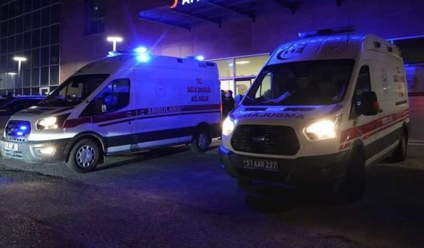 Niğde’de feci kaza! Tır ile hafif ticari araç kafa kafaya çarpıştı: 2 ölü