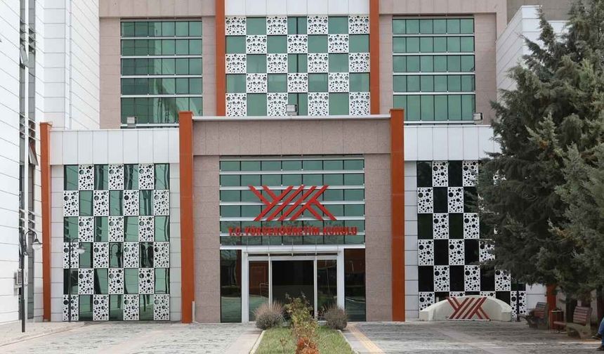 YÖK'ten akademisyenlere kısıtlama: 'Esnaflık' olarak değerlendirilen YouTube kanalları kapanıyor!