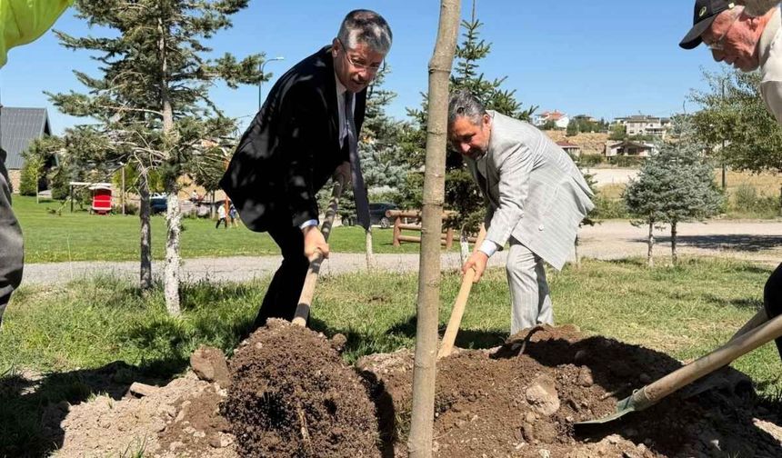 Çopuroğlu Talas’ta fidan dikti: Geleceğimize bırakacağımız bir vefa mirasıdır