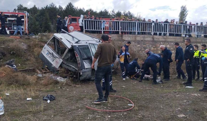Sivas'ta araç şarampole uçtu: 1 ölü 2'si ağır 4 yaralı