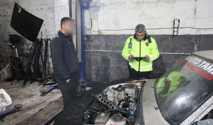 Nevşehir’de drift yapan sürücü yakalanmamak için otomobili parçaladı! Radyatör suyu ele verdi