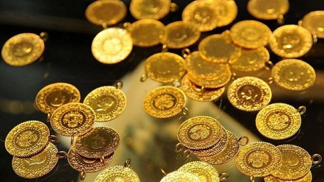 Sektördeki Herkes Uyarıldı
Altın alım-satımı üzerinden yapılan bu tür işlemler, halk arasında "limit bozdurma" olarak adlandırılıyor. Maliye yetkilileri, bu yöntemin artık denetim altına alınacağını ifade ederek, sektördeki tüm aktörleri uyardı. Yapılacak düzenleme ile birlikte, kartla yapılan altın alışverişlerinin amacı dışında kullanımı engellenmeye çalışılacak. Uyumcuların duyurusuna göre, bayramdan sonra altın satacakların başı dertte.