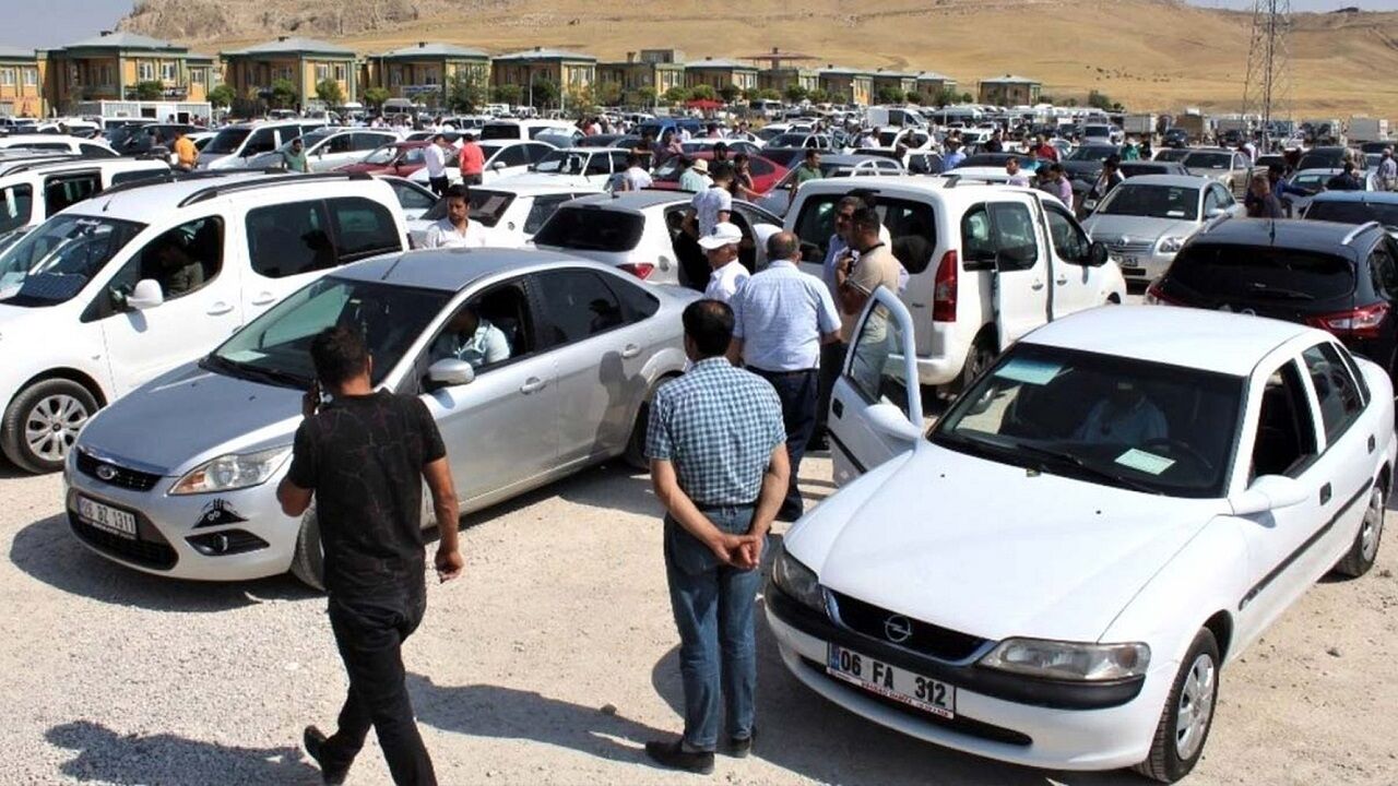 3 Milyon Araç Trafikten Çekilecek mi?

Türkiye'de 2000 model ve öncesi araç sayısının 3 milyonun üzerinde olduğu tahmin ediliyor. Bu araçların trafikten çekilmesi, hem çevresel fayda sağlayacak hem de trafik güvenliği açısından önemli bir adım olacak. Ancak yaş şartı, hedeflenen sayıda aracın hurdaya ayrılmasını zorlaştırabilir.