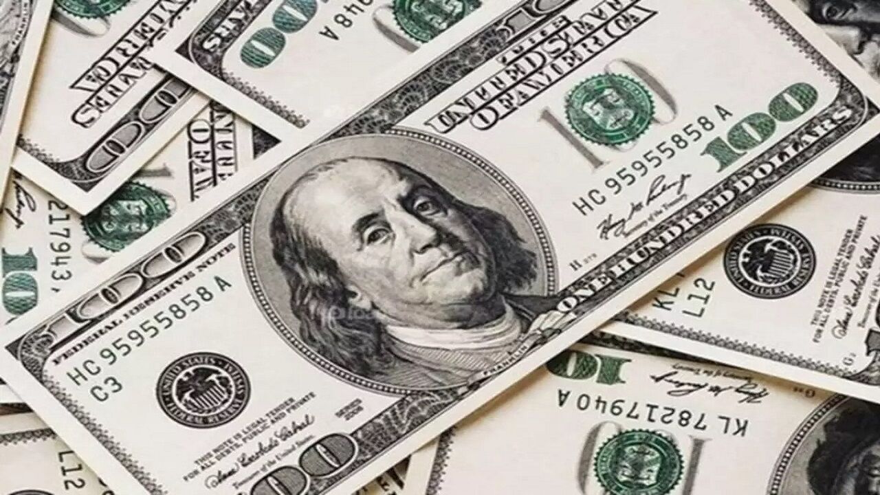 Bu dört ve altı puanlık artışlar, Commerzbank'ın Türk Lirası'nın önümüzdeki iki yıl içinde dolar karşısında daha zayıf bir performans sergilemesini beklediğini gösteriyor. Bu tür tahminler, genellikle kurumların makroekonomik modellemeleri ve risk analizlerine dayanır.