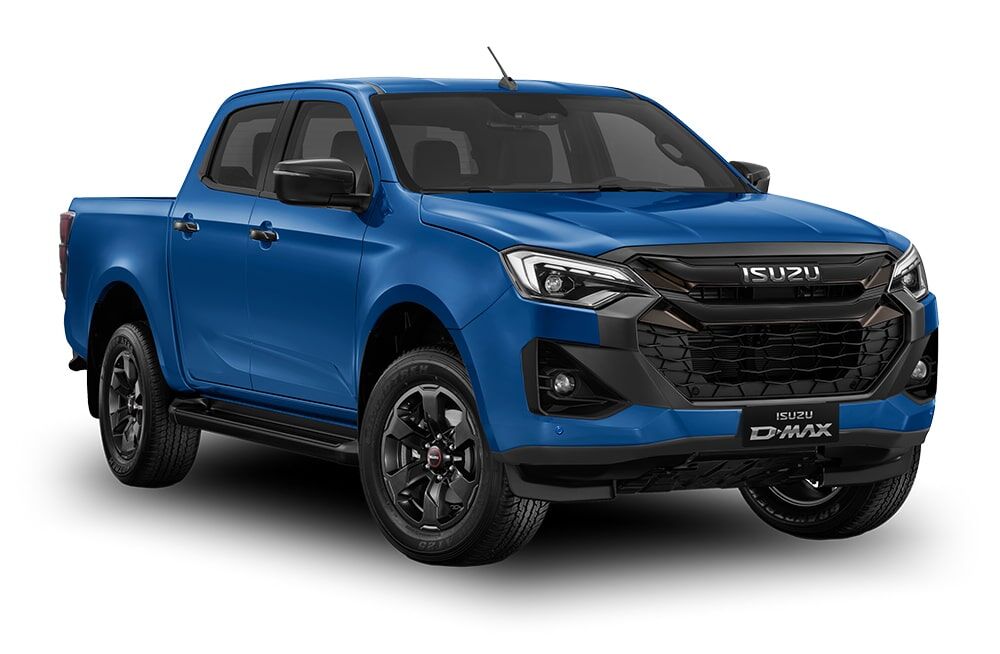 Yük ve Çekme Kapasitesiyle Dikkat Çekiyor
Elektrikli D-Max, pikap kullanıcılarının en çok önem verdiği yük ve çekme kapasitesinde de iddialı. Araç, 1.000 kg’ın üzerinde yük taşıma kapasitesine ve 3,5 tonluk çekme gücüne sahip. 21 cm yerden yükseklik sunan model, 60 cm derinliğindeki sulardan geçebilme yeteneğiyle zorlu koşullara meydan okuyor. Bu özellikler, D-Max EV’yi hem ticari kullanıcılar hem de macera tutkunları için cazip bir seçenek haline getiriyor.