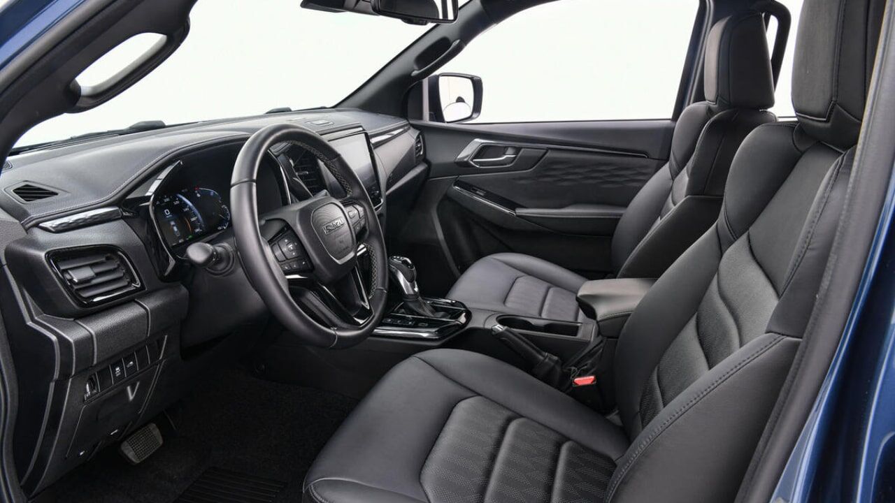 Elektrikli Isuzu D-Max, çevre dostu teknolojileri ve güçlü performansıyla pikap segmentinde fark yaratmaya hazırlanıyor. Avrupa’daki kullanıcılar, bu yenilikçi aracı 2026’da yollarda görmeye başlayacak. Isuzu’nun elektrikli mobiliteye yaptığı bu yatırım, markanın sürdürülebilirlik vizyonunu da gözler önüne seriyor.