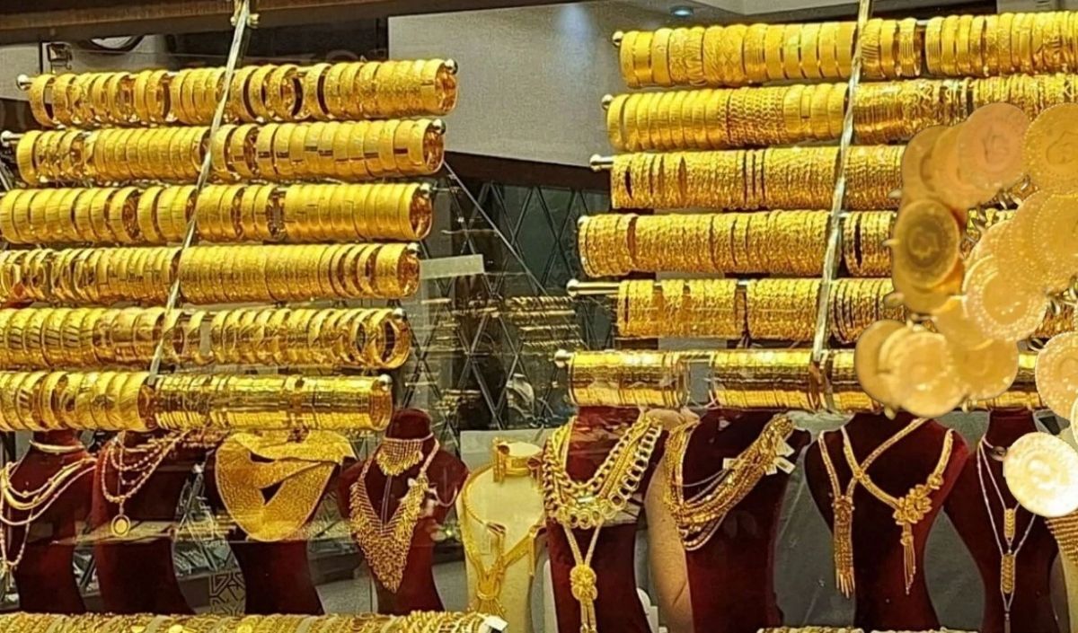 Beyan etmeyi unutanlar, maddi zararla karşılaşabilir
Altın ve değerli eşya taşırken, yolcuların sınır kurallarını öğrenmeden seyahate çıkmaları büyük risk anlamına geliyor. Bu konuda sorumluluk yolcuya ait. 