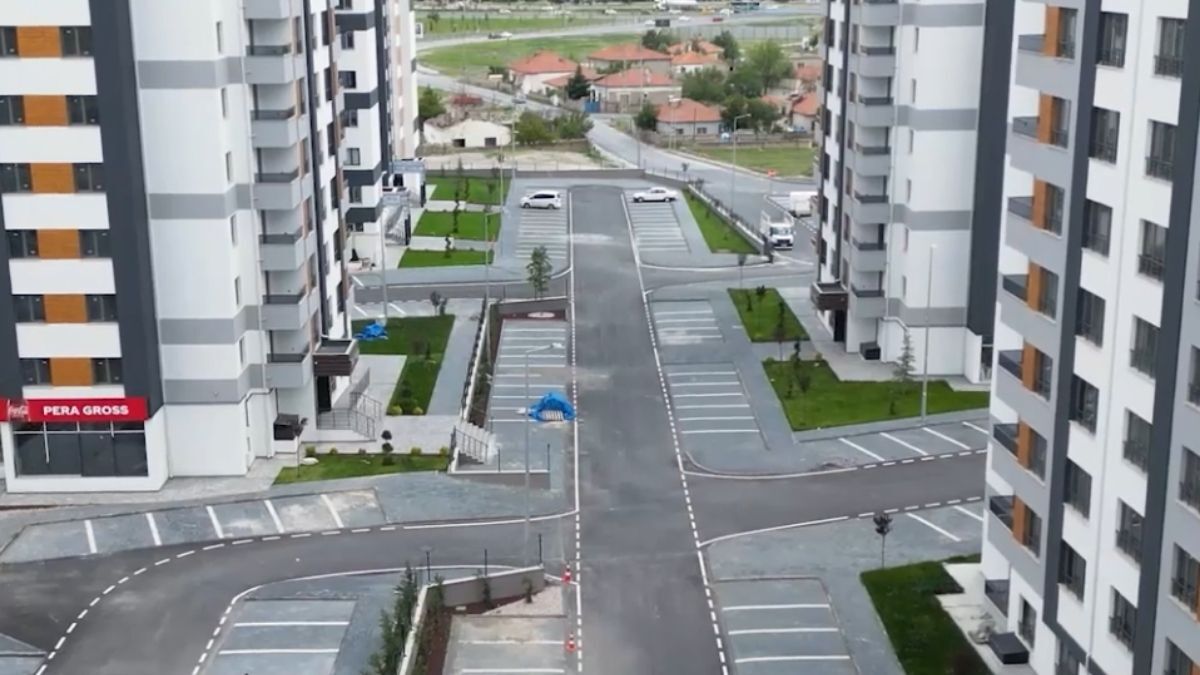 Kiracı ile ev sahibi arasındaki anlaşmazlık, faturaların ödenmemesi üzerine büyüdü. Ev sahibi, kiracının kirayı düzenli yatırmasına rağmen elektrik ve su faturalarını aksattığını belirterek dava açtı. Süreç iki mahkeme aşamasından geçti, son sözü Yargıtay söyledi.