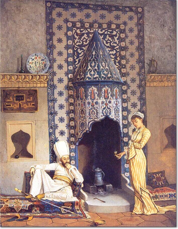 Kahve Ocağı
Osman Hamdi Bey’in 1879’da tuval üzerine yağlı boya ile resmettiği bu tablo, Osmanlı yaşamının sıcak bir yansımasıdır. Çiniler, ahşap oymalar, bindallı kaftanlar, sedirler ve halılarla süslü mekanda Türk kahvesi ve uzun çubuklu nargile öne çıkar. Ressam, günlük hayatın inceliklerini ustalıkla birleştirerek Osmanlı kültürünün zarif detaylarını gözler önüne serer.