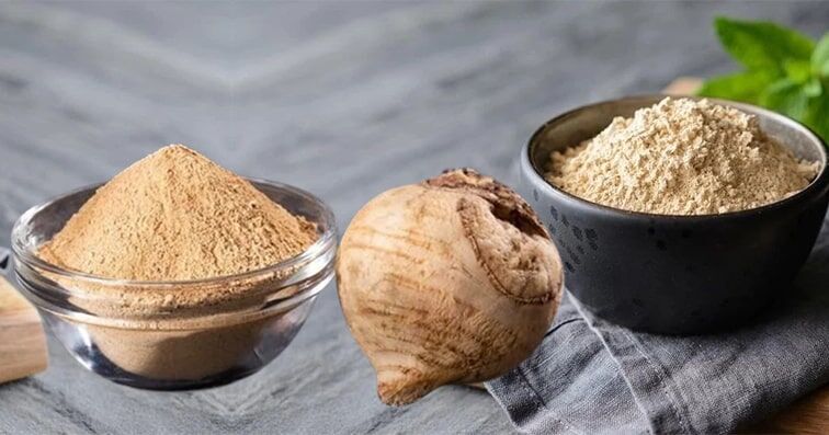 2. Maca Turbu
Peru’nun yüksek dağlarında yetişen maca turbu, turpgiller ailesinden bir bitkidir. Ham kakao gibi, maca da ruh halinizi yükseltir ve doğal bir enerji artışı sağlar. Ayrıca stresi azaltır ve cinsel isteği artırma gibi ek faydaları vardır. Sabah içeceğinize bir çay kaşığı maca tozu eklemek güzel bir başlangıç olacaktır.