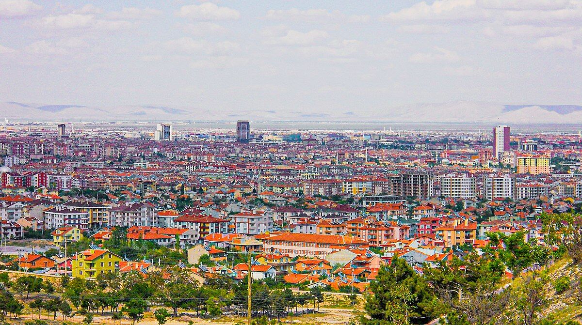 Emlak uzmanları, bu şehirlerdeki yatırımların 5 ila 10 yıl içinde 3 ila 5 kat arasında getiri sağlayabileceğini belirtiyor. Organize sanayi bölgelerinin genişlemesi, üniversite sayılarının artmasıyla genç nüfusun çekilmesi ve yeni ulaşım koridorlarının şehirlerin erişilebilirliğini artırması gibi faktörler, söz konusu şehirlerde "değer patlamasına" yol açacak önemli etkenler olarak değerlendiriliyor. Yatırımcılar, bu şehirlerdeki emlak fırsatlarını yakından takip ediyor.