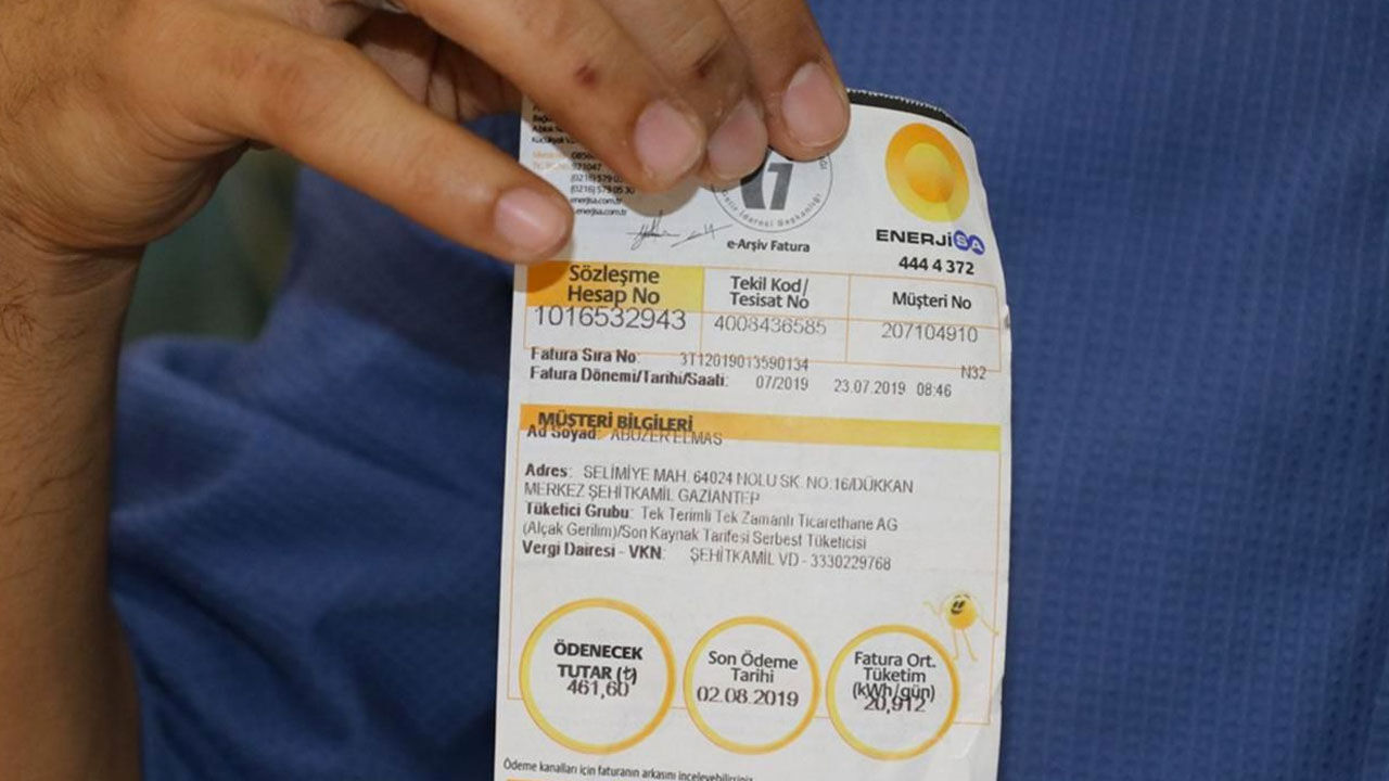 EMO ve TESPAM’dan Farklı Görüşler
Elektrik Mühendisleri Odası (EMO) Başkanı Mahir Ulutaş, “devlet destek veriyor” ifadesinin doğru olmadığını vurguladı. Ulutaş, borsa fiyatının “gerçek fiyat” olarak kabul edilmesinin tartışmalı olduğunu belirterek, devlet desteği söyleminin yanıltıcı olduğuna dikkat çekti. TESPAM Başkanı Oğuzhan Akyener ise bu düzenlemenin yüksek tüketim kaynaklı dengesizlikleri azaltacağını savundu.