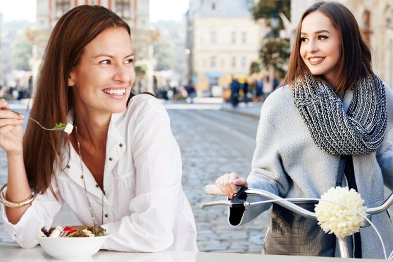 Serotonini Artırmanın Diğer Yolları
Egzersiz: Düzenli fiziksel aktivite, antidepresan benzeri etkiler yaratabilir.

Güneş Işığı: Günlük güneş ışığı veya ışık terapisi, serotonin seviyelerini artırabilir ve özellikle mevsimsel depresyonda etkilidir.
Bağırsak Sağlığı: Yüksek lifli bir diyet ve probiyotikler, bağırsak-beyin ekseni yoluyla serotonin seviyelerini destekleyebilir.