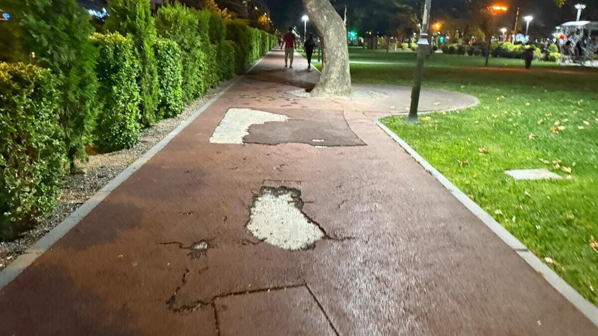Yürüyüş için yapılan alanlarda bisiklet ve paten kullanımının azaltılması gerektiği, aksi halde yapılan yatırımların kısa sürede zarar gördüğü ifade ediliyor.

