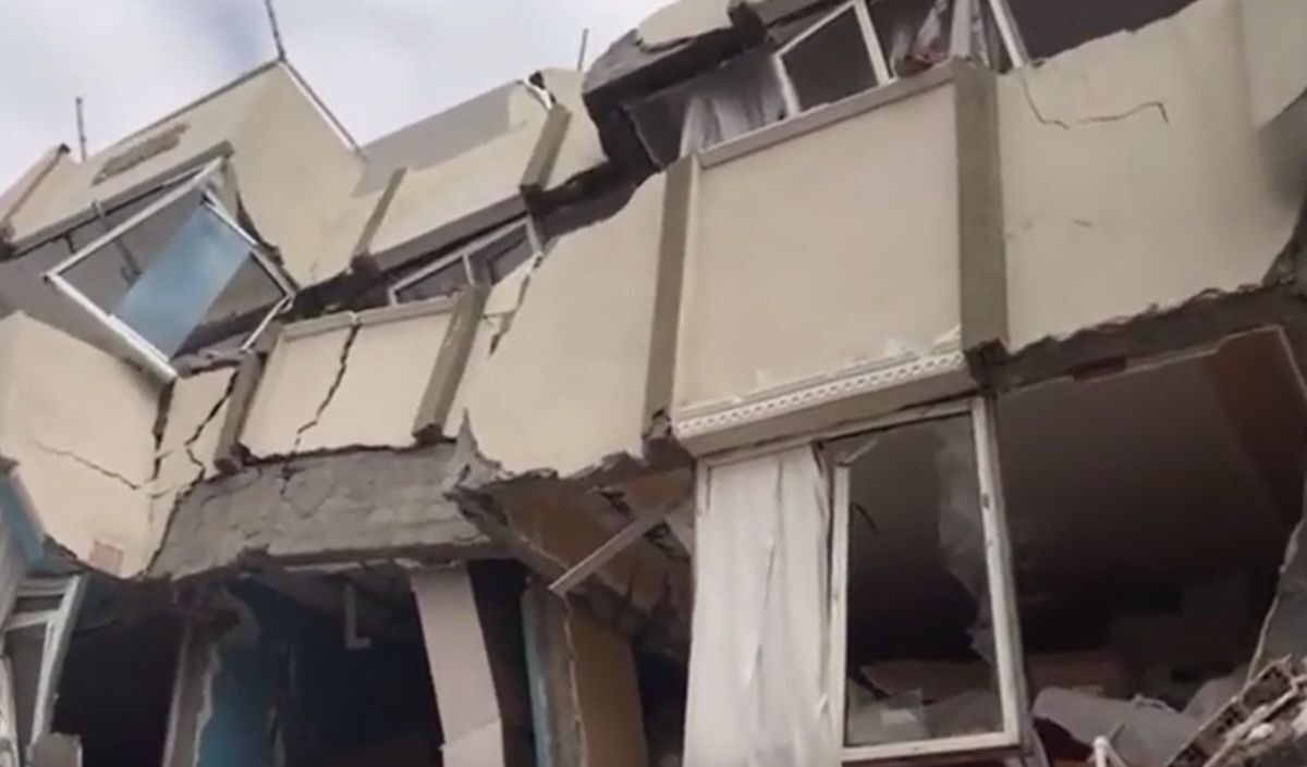 Balıkesir’in Sındırgı ilçesinde meydana gelen 6.1 büyüklüğündeki deprem, hem bölge halkını hem de uzmanları alarma geçirdi. Türkiye’nin önde gelen jeoloji uzmanlarından Prof. Dr. Osman Bektaş, bu sarsıntının ardından yaptığı açıklamayla dikkatleri yeniden Ege ve çevresine çekti. Daha önce İstanbul depremini önceden tahmin eden Bektaş, bu kez çok daha geniş bir bölgeyi işaret ederek korkutucu bir tablo çizdi.