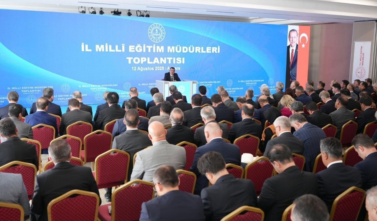 Okul kıyafetlerinde yeni dönem! Maddi külfet azalacak