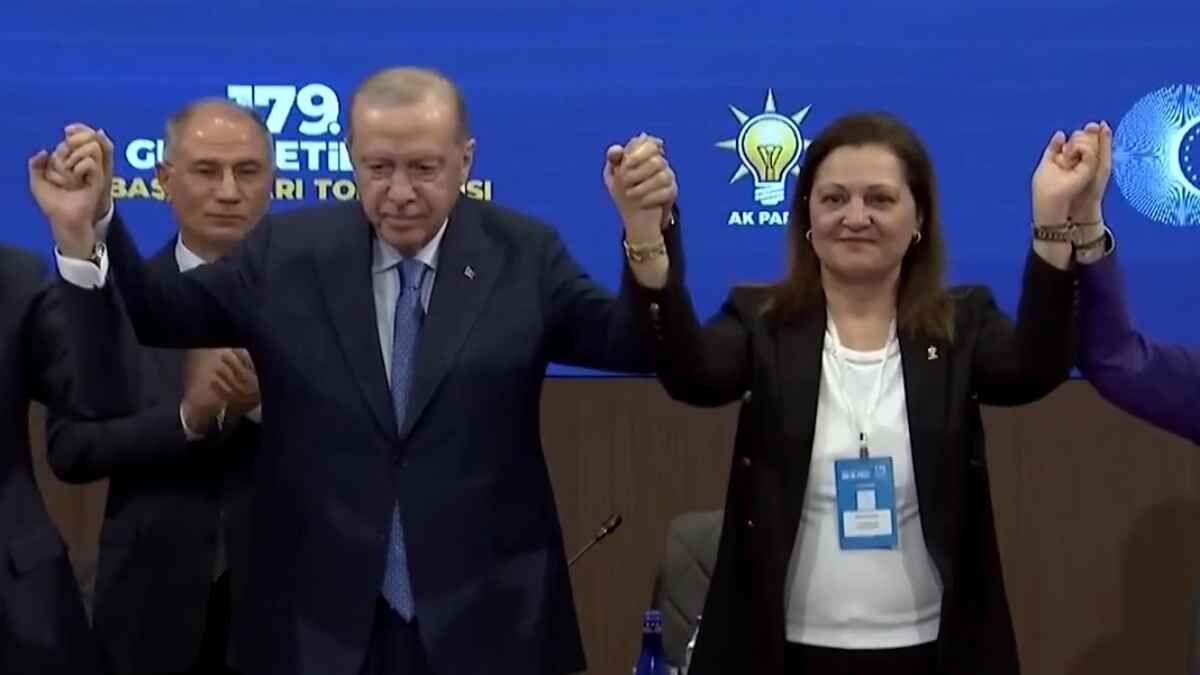 Burcu Koksal Ak Parti (3)