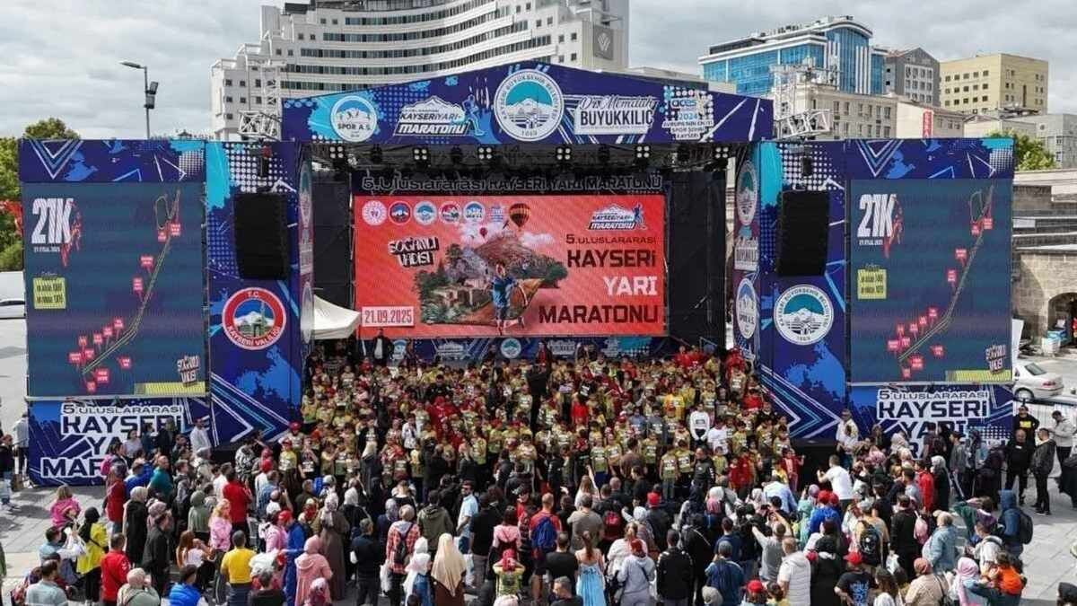 Kayseri Cumhuriyet Meydani Yama (6)