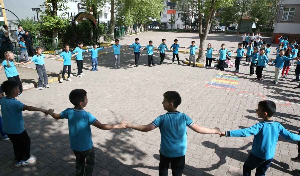 Kayseri’de Pazartesi Geleneği! Egzersiz Ve Oyunla Ders Başlıyor (2)