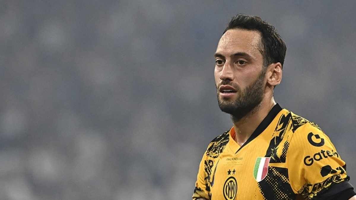 Hakan Calhanoglu Fenerbahce Hakan Safi (4)