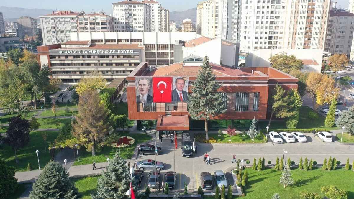 Kayseri Büyükşehir’de üst düzey atama: 15 isim yeni görevine başladı
