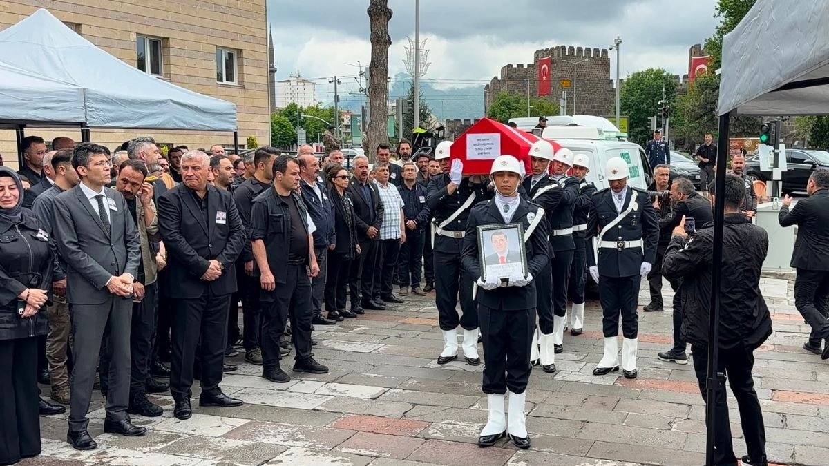 Senol Esmer Cenaze Torenı 1