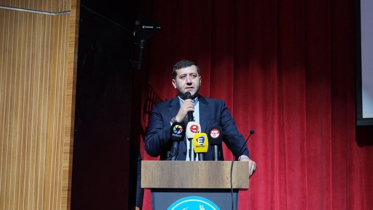 Baki Ersoy Ahmet Yildirim Sertifika Toreni (2)