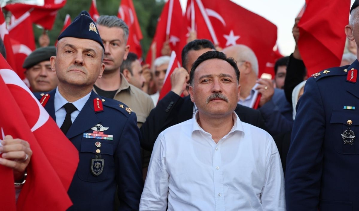Gökmen Çiçek'i Tanıyamadı! Deprem Bölgesindeki O Görüntü Gündem Oldu (5)