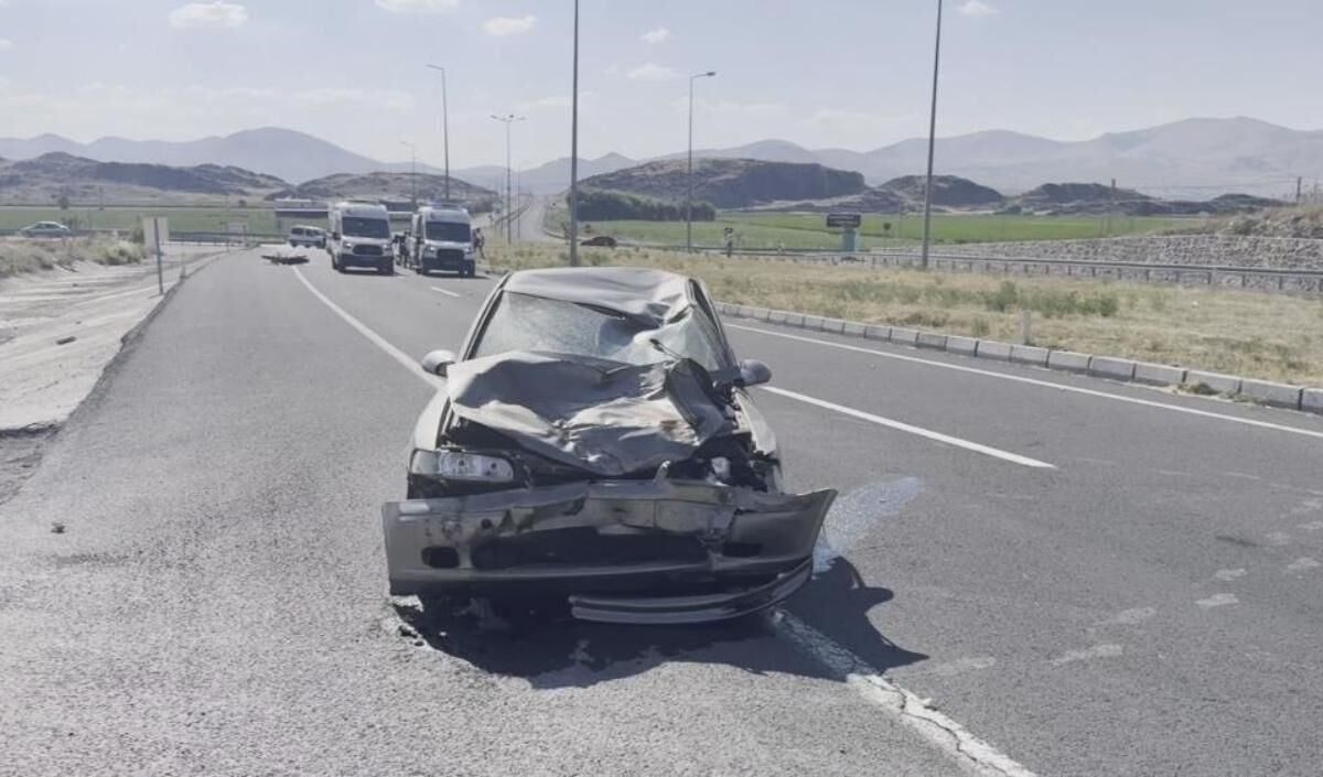 Kayseri'de Otomobil Ile Motosiklet Çarpıştı 1 Ölü, 1 Yaralı (2)