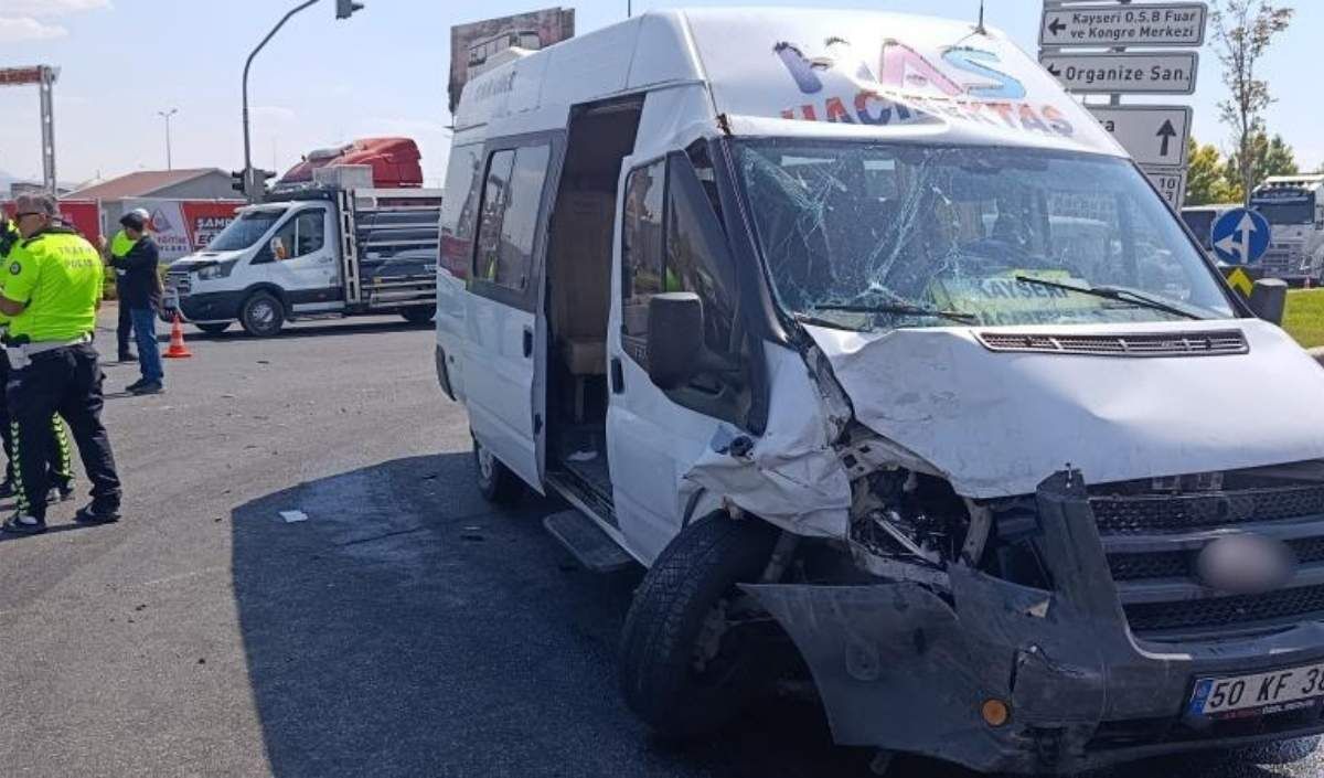 Otobüs Ile Arac Carpisti (1)