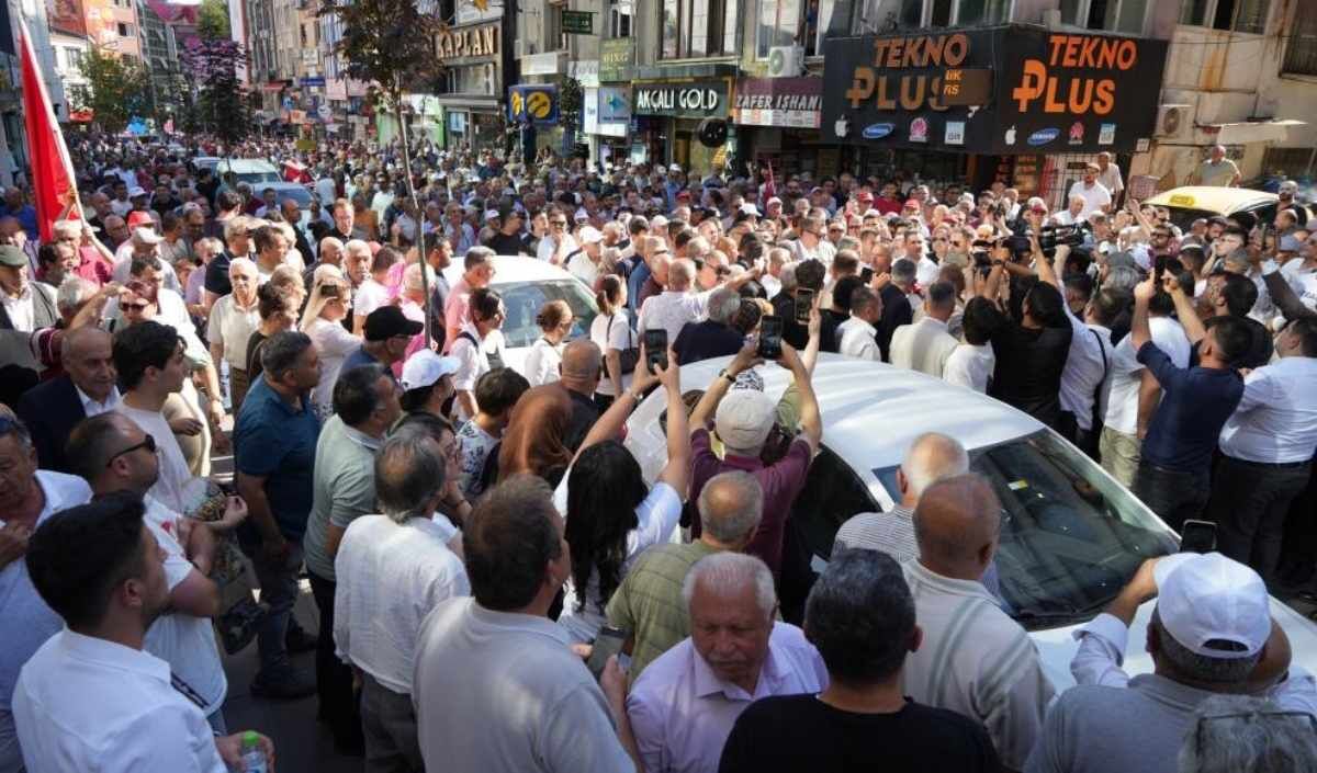 Özgür Özel'den Yeni Parti Çıkışı (1)