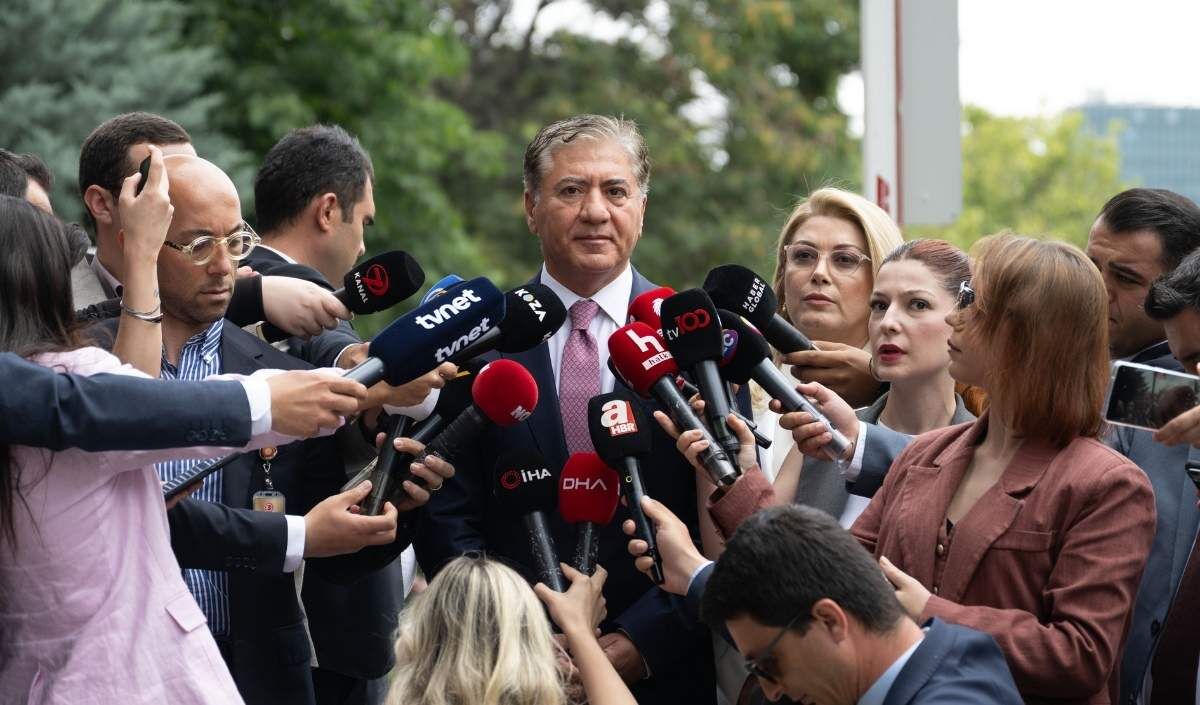 Yeni Parti'nin Kuruluş Dilekçesi İçişleri Bakanlığına Verildi (4)