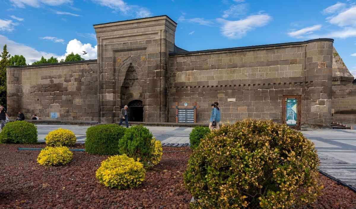 788 Yıldır Ayakta! Kayseri’nin Tarih Kokan Merkezi Ziyaretçilerini Bekliyor (1)