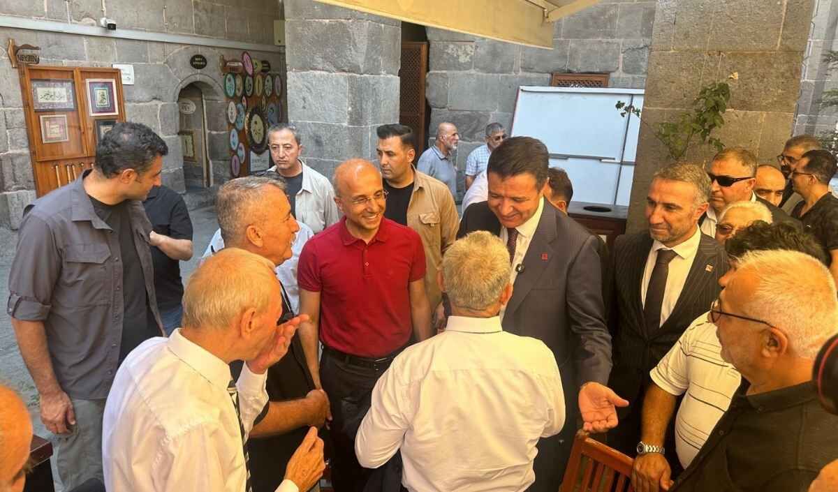 Aşkın Genç Ve Mahmut Arıkan Ozanlar (1)